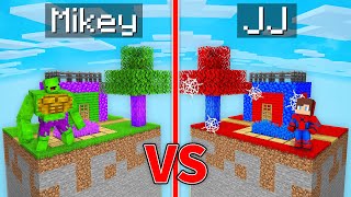 Mikey vs JJ SUPERHERO CHUNK Battle in Minecraft (Maizen)