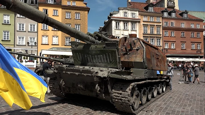 Zniszczone rosyjskie pojazdy pojawiły się na placu Zamkowym w Warszawie