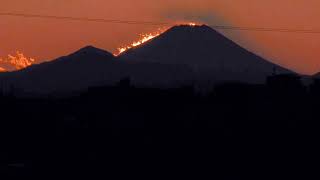 2021年1月2日立日橋（多摩川）から望む燃えるような富士山