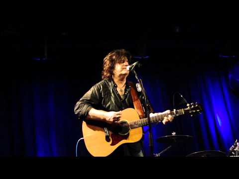 Tom Gillam & Band - live "Weary Game" -Solo acoustic-