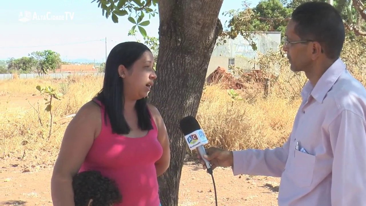Moradora do Setor Novo Horizonte III Reclama da Retirada de Terra Pela Prefeitura