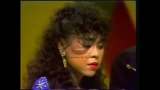 Ratih Purwasih - Kau dan Aku Berbeda (Karaoke)