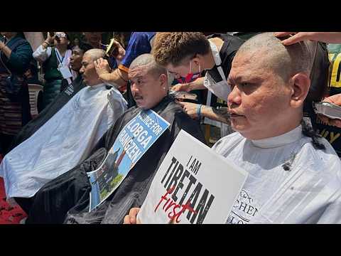 Тибетцы в Нью-Дели протестуют против Китая, бреют головы и молятся