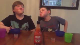 Tanner &amp; Cohen Bro Down Showdown #1 (Frank&#39;s Hot Sauce Challenge)