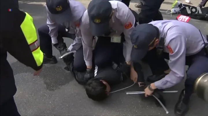 Taiwan Protesters Scuffle with Police - DayDayNews