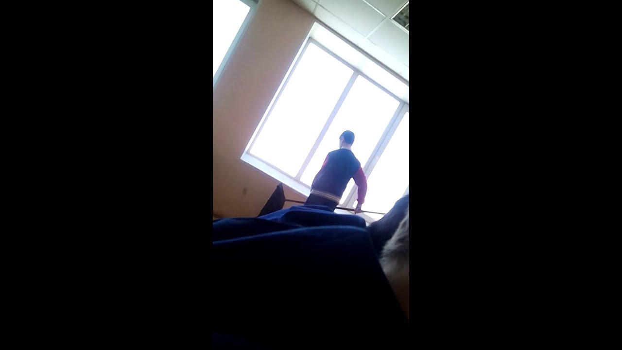 ВМРК(СВО)парень моет пол