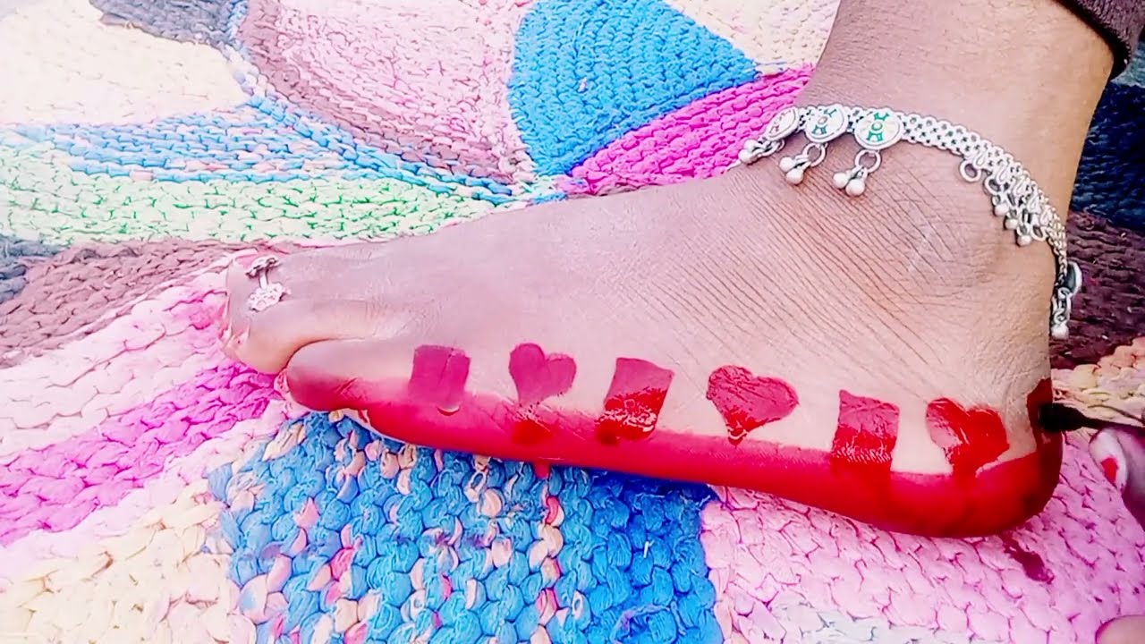 बहुत सरल और सुन्दर आलता आजकल बहुत Trending में है यह डिजाइन Trending Aalta Design #aalta #aaltadesig