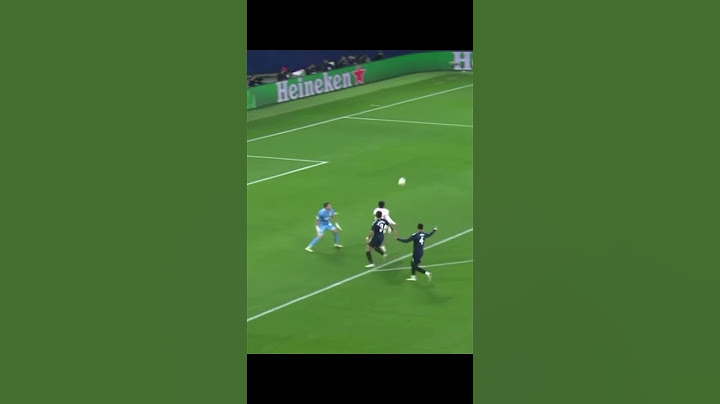 Blooper del Dibu tras una mala salida Paga caro el Aston Villa #futbol #champions #premierleague