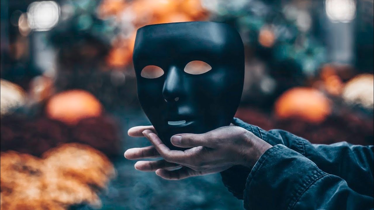 🔮QUALCUNO INDOSSA UNA MASCHERA CHE NASCONDE PAURE E SENTIMENTI...🎭 #tarocchi #tarocchiinterattivi