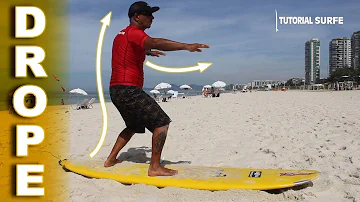 Como ficar em pé na prancha de surf?