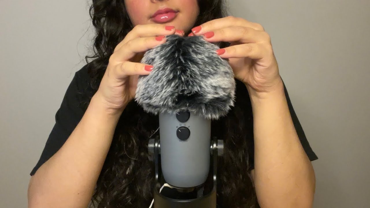 erstes asmr auf deutsch (my first asmr in german) - [fluffy mic brushing, whispering, mouth sounds]