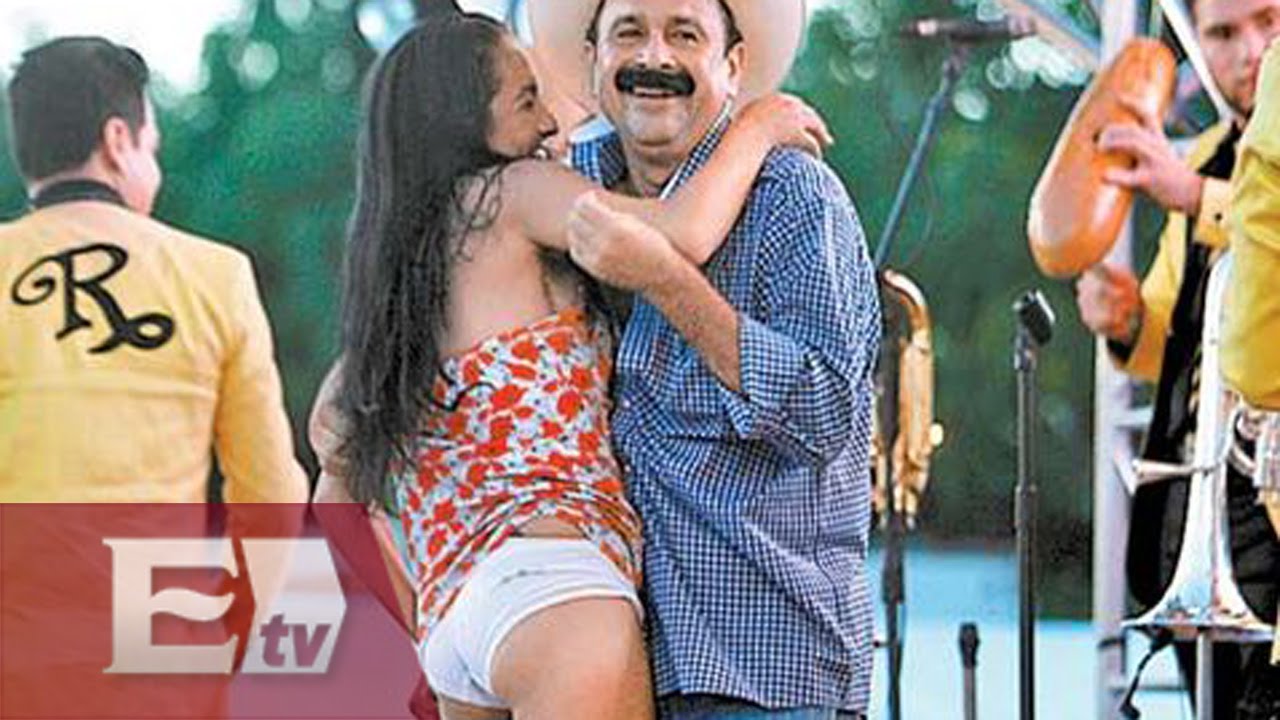 Edil de Nayarit levanta a jovencita en festejo/ Entre Mujeres - YouTube