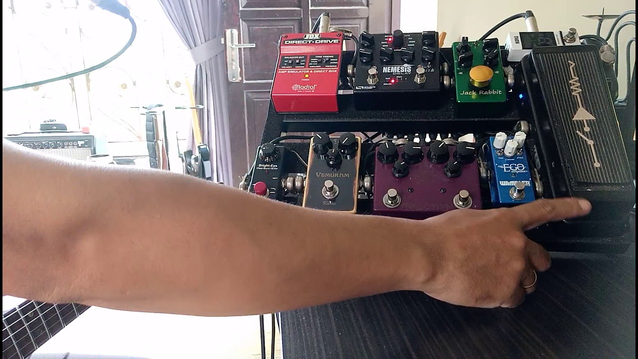 Bagaimana merakit susunan pedalboard untuk pemula