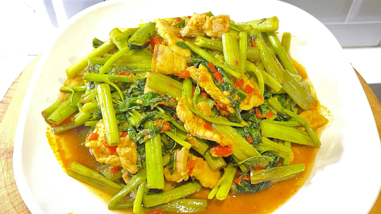 ผัดพริกแกงผักบุ้งหมูสามชั้น บอกวิธีผัดผักบุ้ง ไม่ดำไม่คล้ำสีสวยอร่อยมาก ￼