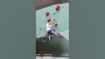 rood 6b+ beta | gebouwd op 22/11/2024 | BAZ bouldergym zaandam | bleau right