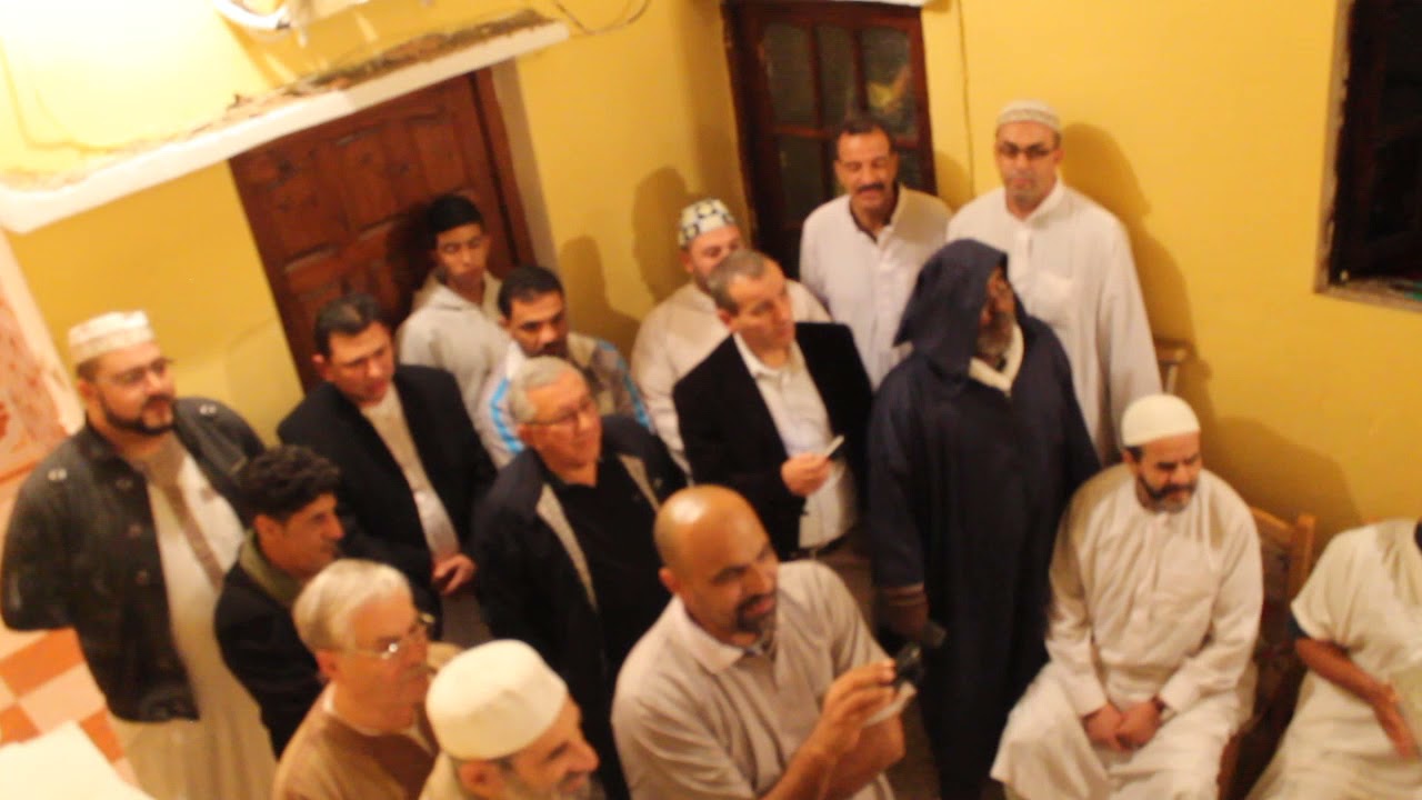 جلسة مع الفقراء و الاحباب في منزل الفنان خالد مزواغي مستغانم الزاوية العلاوية