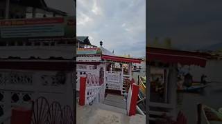 पानी में तैरता डाकघर 😳😄 #shorts #ytshorts #youtube #postoffice #srinagar #floating #india #travel