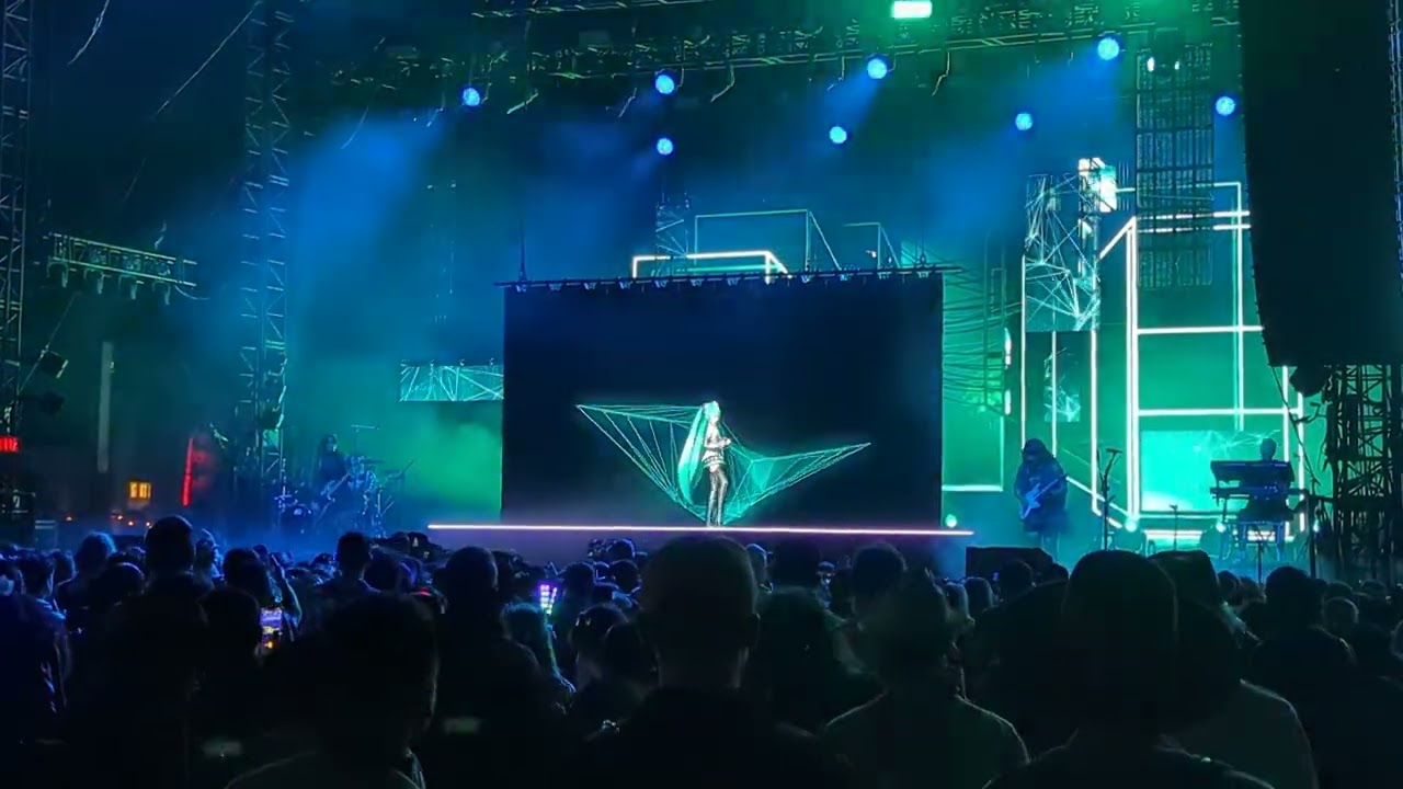 Hatsune Miku - \