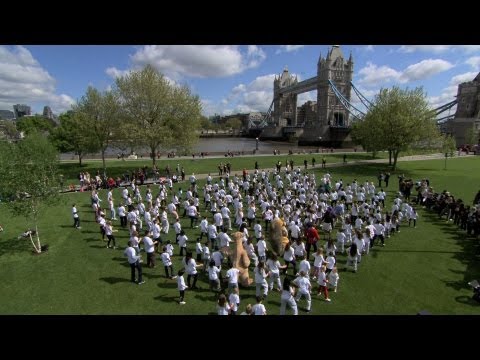 Ice Age 4 Flashmob: London does the Continental Drift