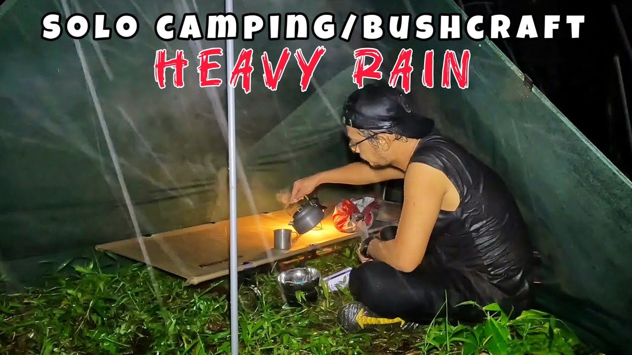 Struggle to Build a Shelter in Heavy Rain, Camping Bushcraft and ...
