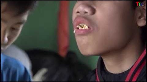 Phóng sự: Nghị lực vượt khó của cậu học trò nghèo mồ côi mẹ