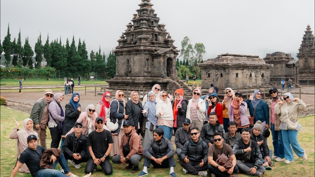 Menelusuri Indahnya Candi Arjuna - Dieng