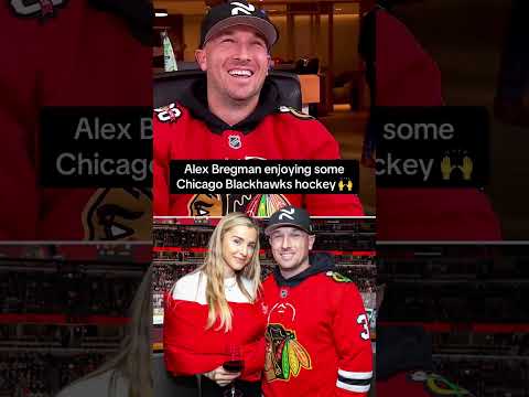 Welcome to Chicago, Alex Bregman 🤝 (via @nhlblackhawks/TT)