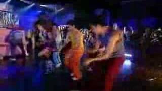 Video thumbnail of "Geri Halliwell - It's Raining Men (Live @ TOTP)"