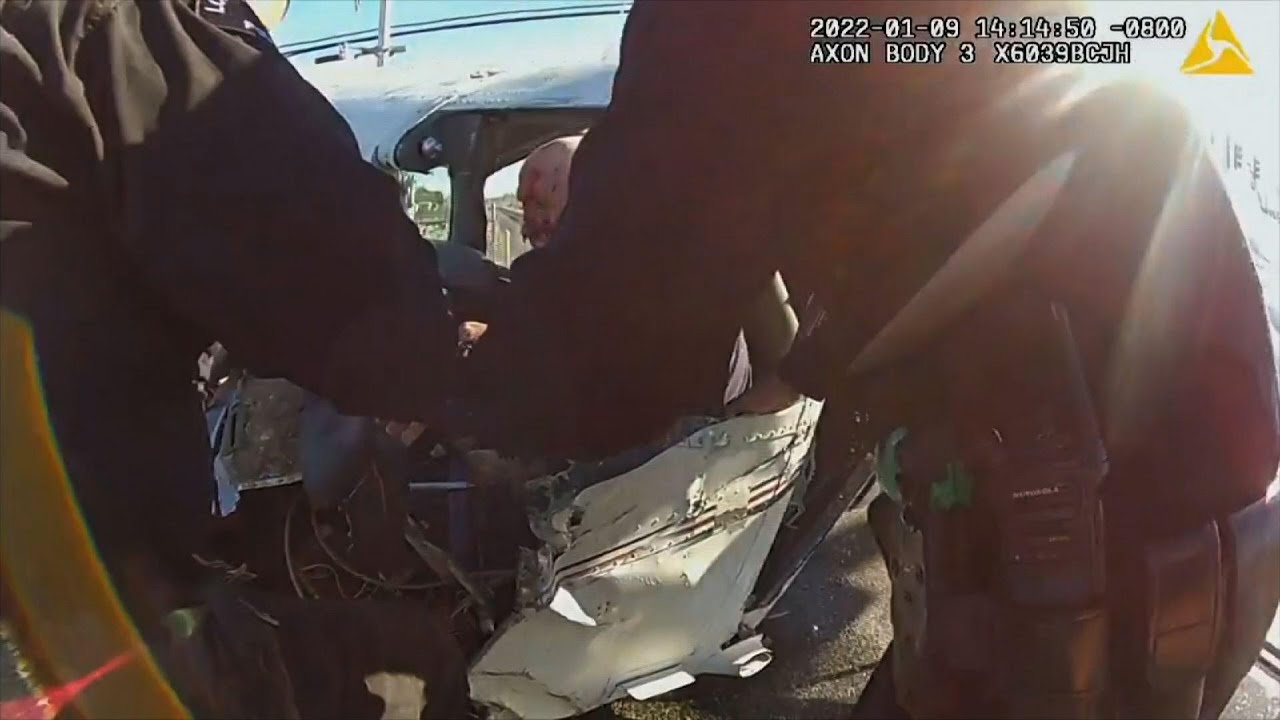 Pilot hospitalized after Los Angeles plane crash - YouTube