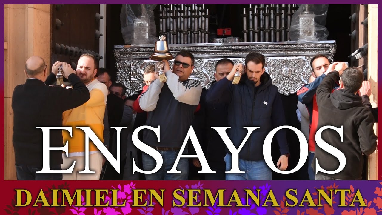 Ensayo de portadores del paso de Nuestra Señora de la Soledad 