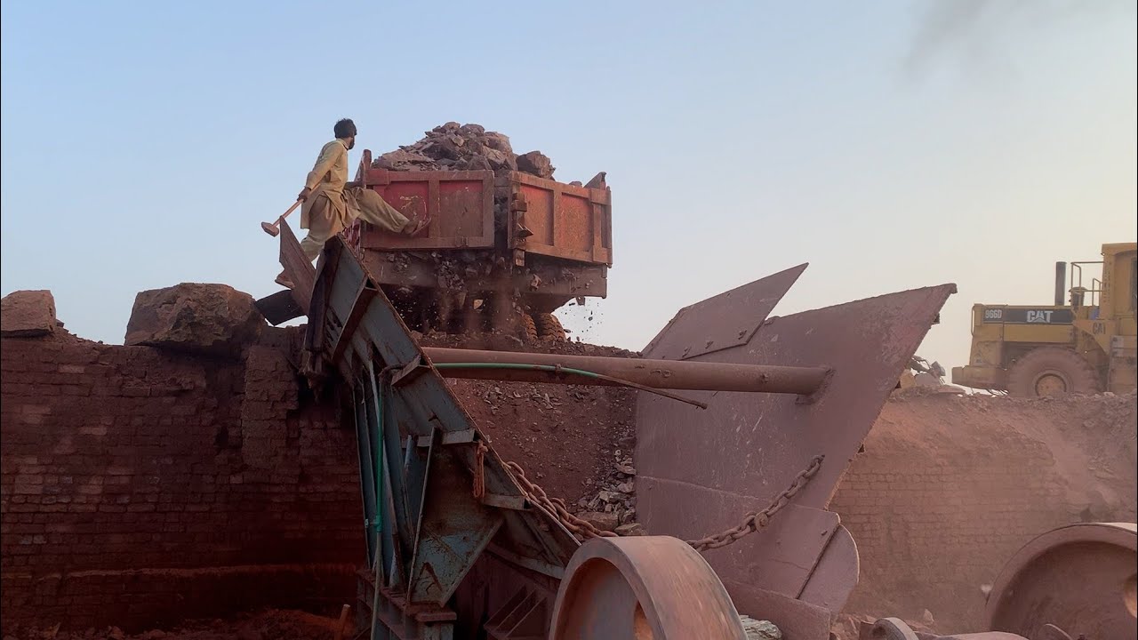 SUPER GIANT ROCK FELL INTO#rockcrusher HOW TO HUGE ROCK CRUSHING WORK ...