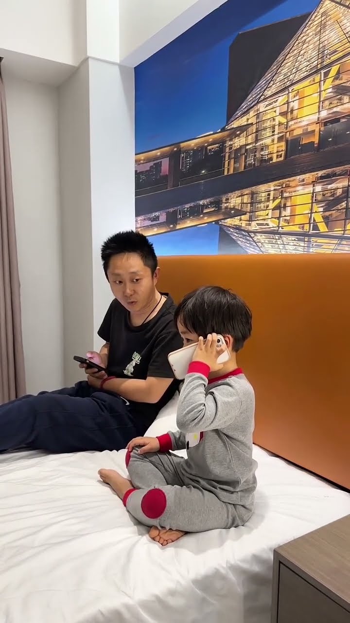 妈妈告诉我，玩手机时，要谨防诈骗！#funny#Cute#呆萌小米宝