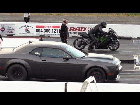 Dodge Demon vs Kawasaki Ninja - drag race
