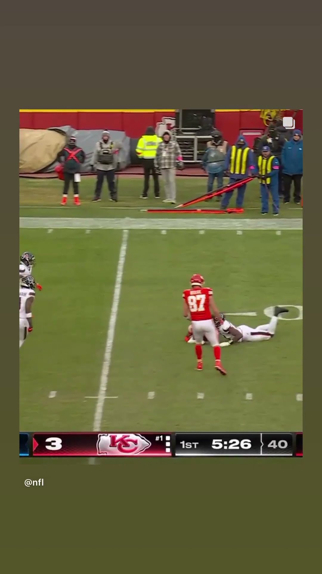 Drag him down #hoodnews #texans #chiefs #NFL #football #sports #omg #how #wow #viralvideo #howto #us