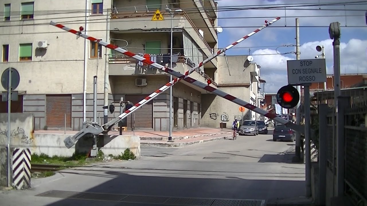 Spoorwegovergang Poggiomarino (I) // Railroad crossing // Passaggio a livello