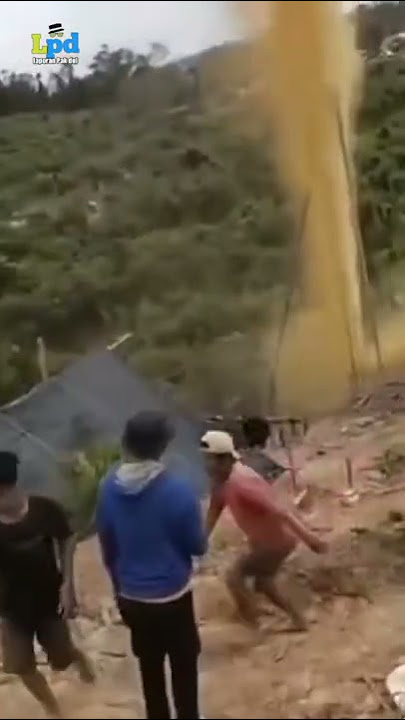 Detik-Detik pengeboran tradisional berhasil dan menyemburkan minyak #shorts #shortsvideo