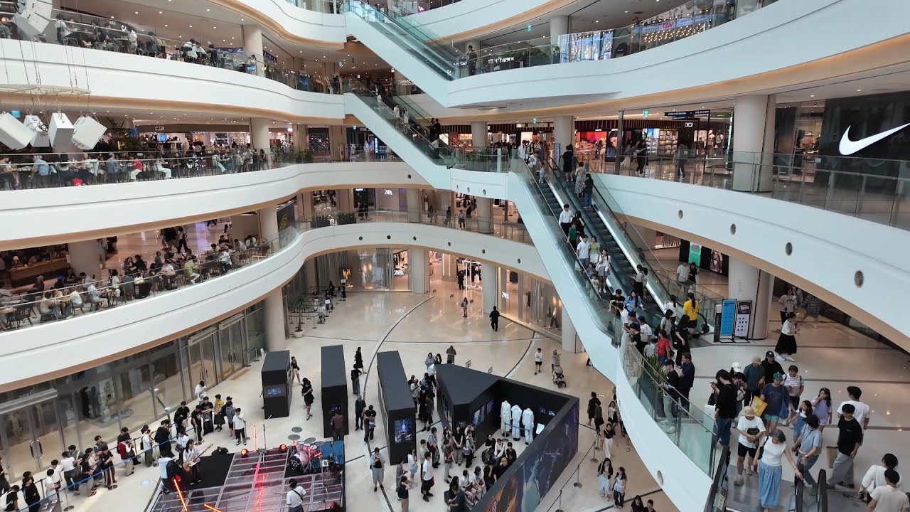 “Exploring Seoul’s Version of Times Square: A Complete Mall Tour” – Video