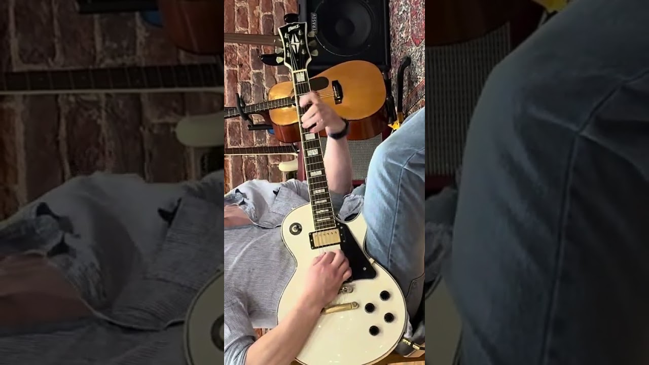 Blitz by Aria Pro II BLP-CST WH - YouTube