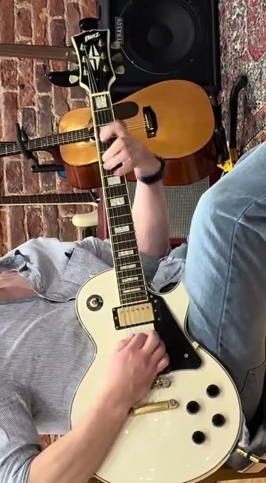 Blitz by Aria Pro II BLP-CST WH - YouTube
