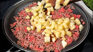 Simply pour the potatoes over the minced meat! Delicious and easy dinner!