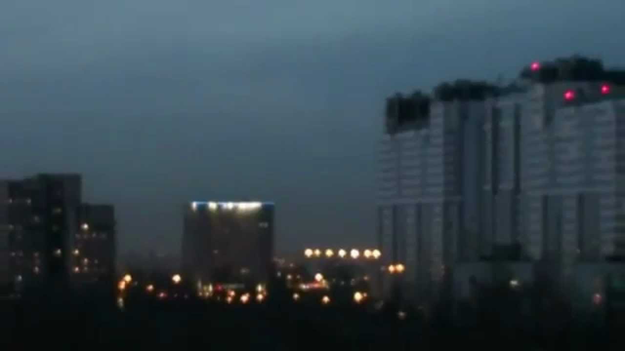 Triple formación de OVNIS en el increíble avistamiento de San Petersburgo, Rusia