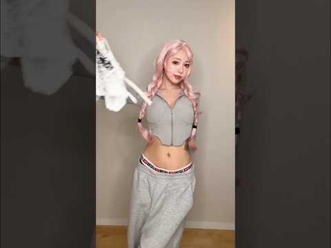 <strong>스타킹</strong> 찢고 일본 애니처럼 옷입기가 취미인 여성