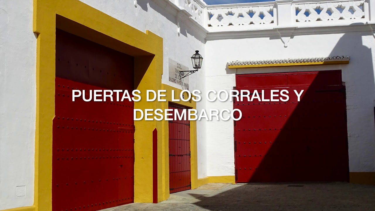 EXTERIORES DE LA PLAZA DE TOROS DE LA REAL MAESTRANZA DE CABALLERÍA DE SEVILLA