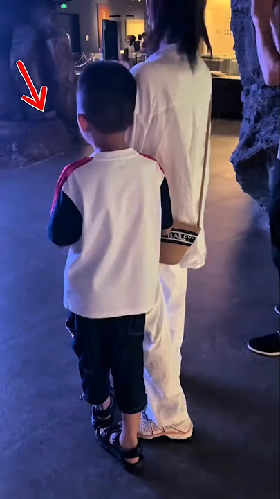 Bocah ini nggak nyadar bahwa yang di gandeng bukan ibunya ‼️#youtubeshorts #shorts #videoviral