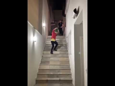 joker-stairs-dancing-fail
