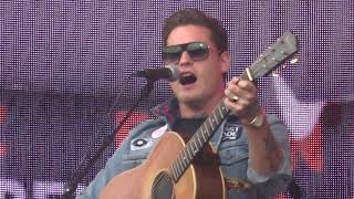 Video thumbnail of "Douwe Bob "Shine" bij de Vliegende Vrienden van Amstel Live in Eindhoven"