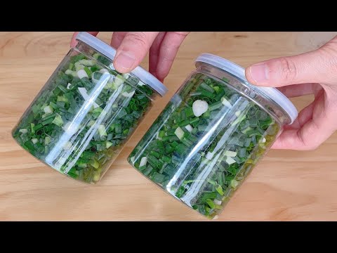 把小蔥裝進罐子里，存一年和新鮮的一樣，隨吃隨取，真的太方便了