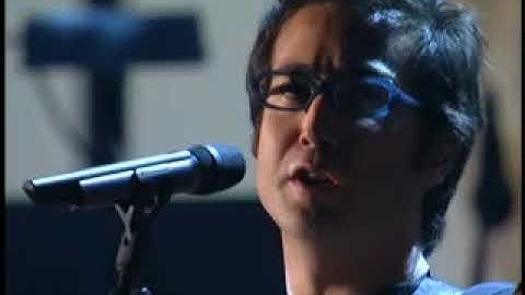 Rufus Wainwright, Moby & Sean Lennon singing The Beatles Across the Universe