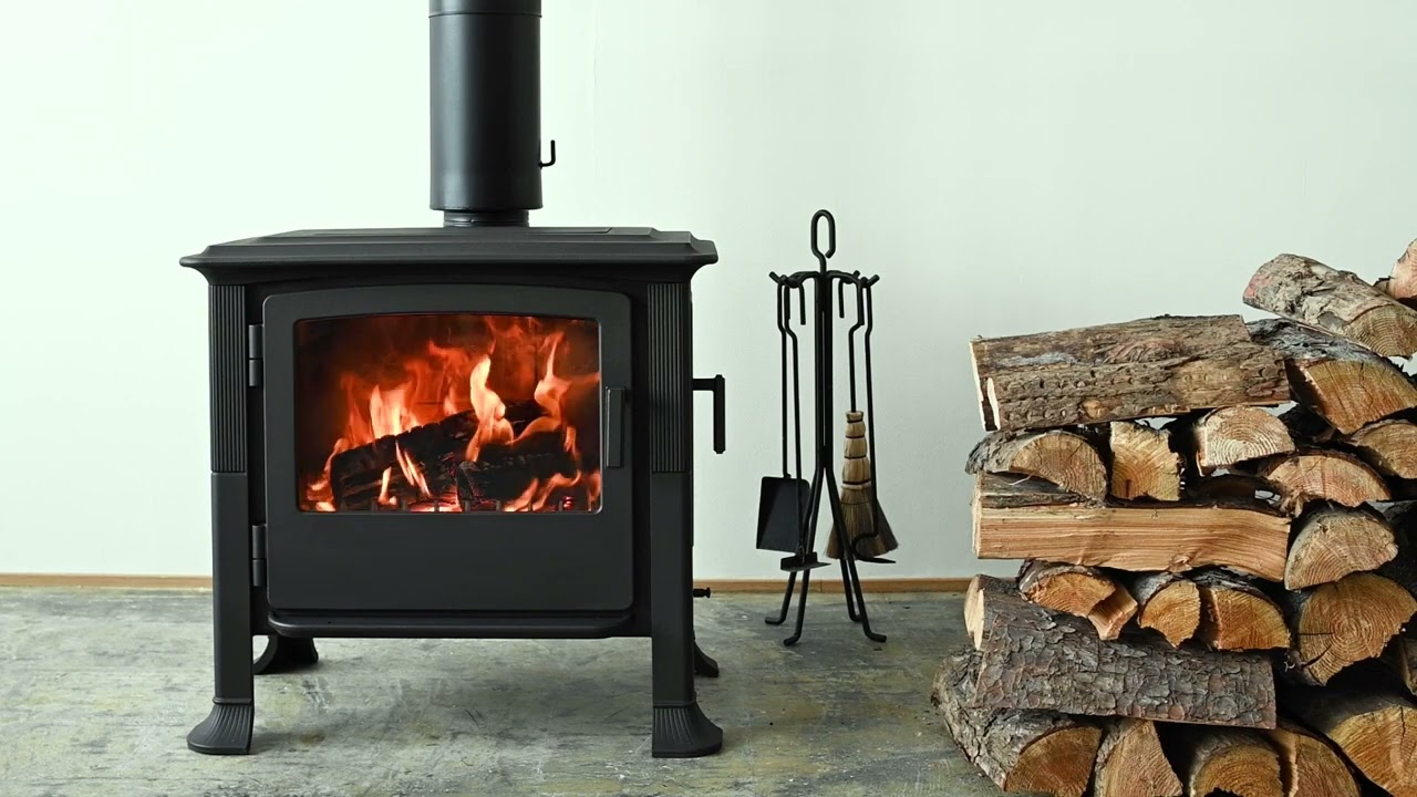 ゲストを暖かく出迎える、「アイアンドッグ Nº04」のダイナミックな炎