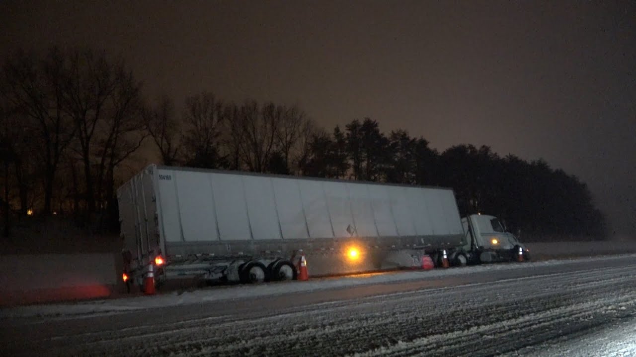 Winter Storm Traffic Chaos As Dozens Of Semi's Stuck, Roanoke, VA - 1/16/2022